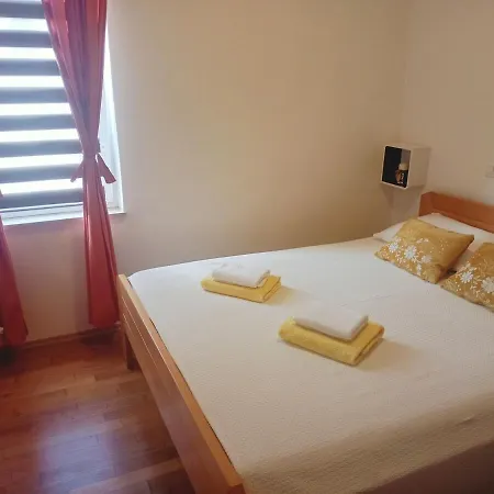 With Large Terrace Apartment *