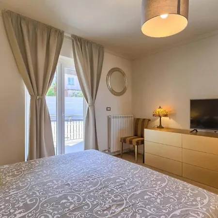 Beautiful Kiera First Row To The Sea Apartman *