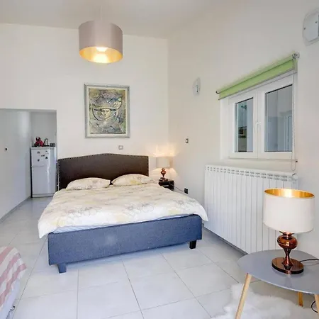 Beautiful Kiera First Row To The Sea Apartamento Pjescana Uvala